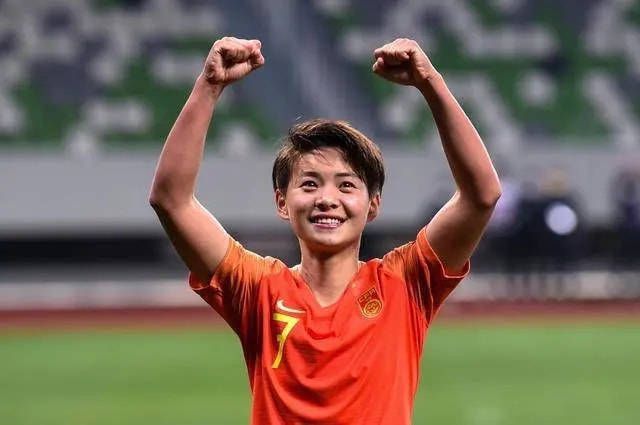 美女比基尼被c